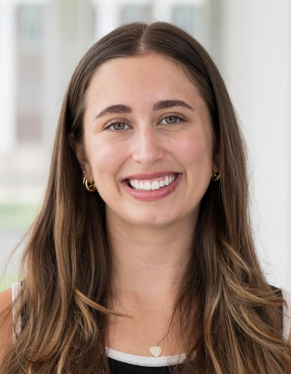Samantha Halling Headshot