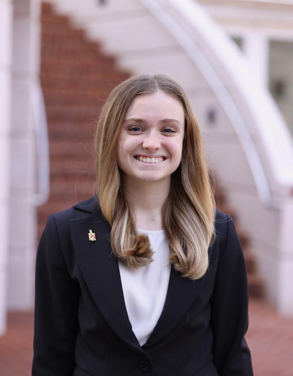 Elizabeth Hughes Headshot