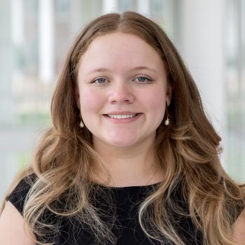 Mariana Alcoleas Headshot